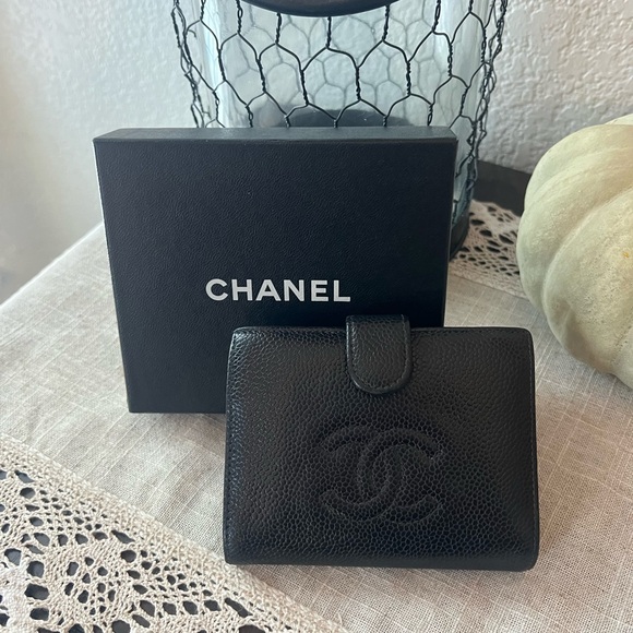 Chanel caviar black compact wallet - Picture 1 of 14